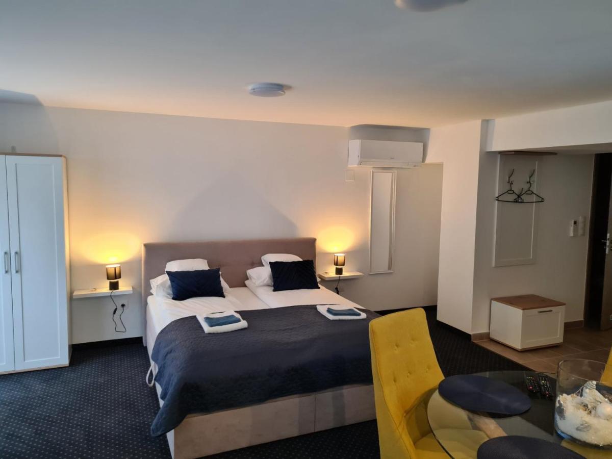 Center Apartmanhaz *